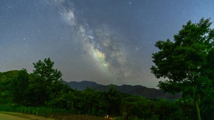 西安秦岭高荚云星空大范围延时