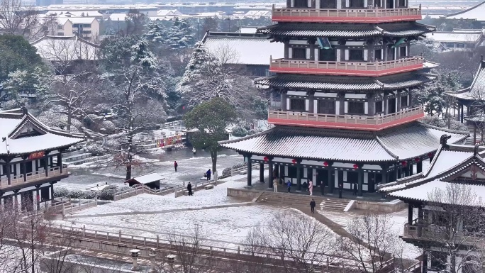 航拍瘦西湖景区园林大明寺观音山宋夹城雪景