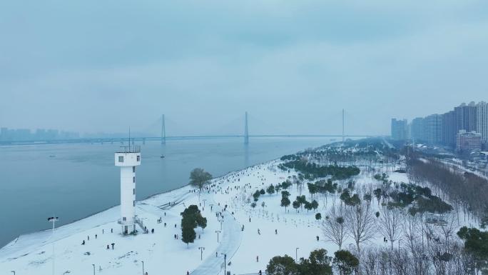 4K航拍青山江滩雪景