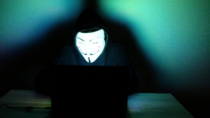 黑客在攻击敲打键盘视频素材
