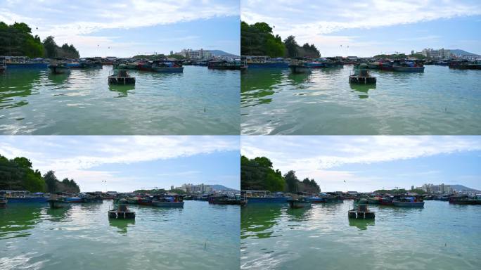 中国海南三亚陵水海边摆渡渔船