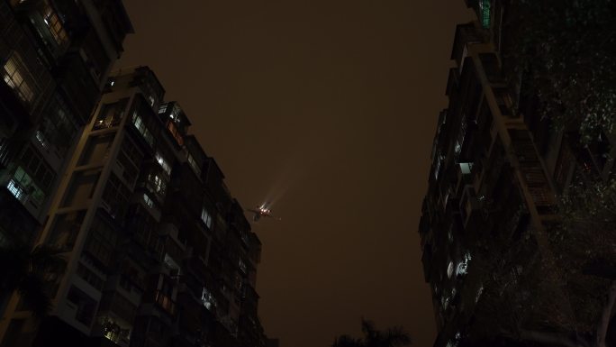 飞机 经过 楼顶 飞机 低飞 夜景