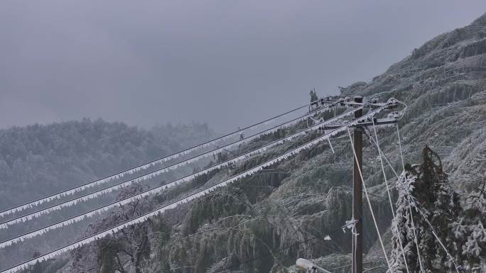 山区冬天寒潮冷空气电力电线结冰冻雨灾害