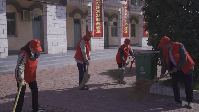 【原创】村委会的志愿者打扫卫生