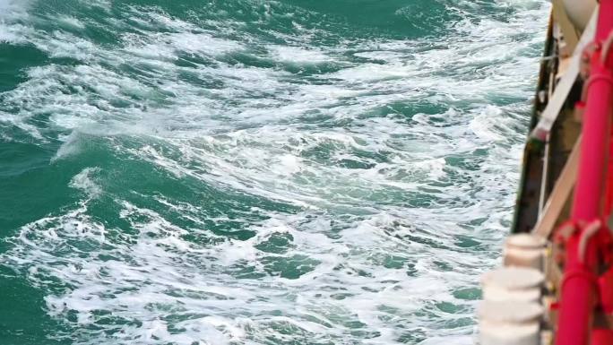琼州海峡轮渡船航行浪花慢镜头