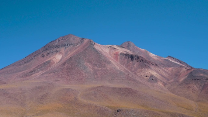 沙漠中的五彩山，蓝天