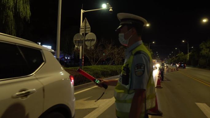 交警夜查酒驾