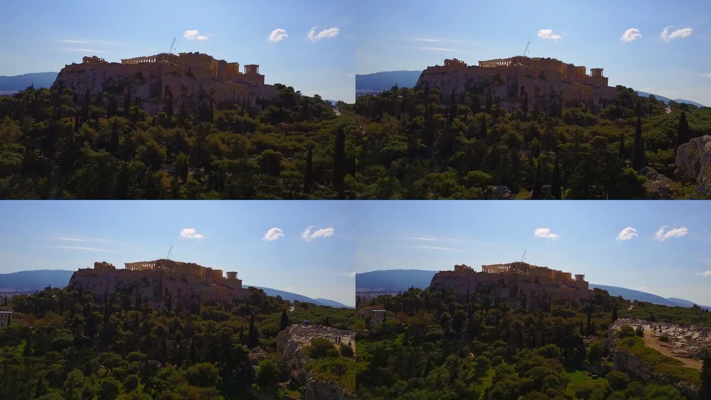 雅典卫城遗址与低拉出无人机拍摄倾斜，希腊。