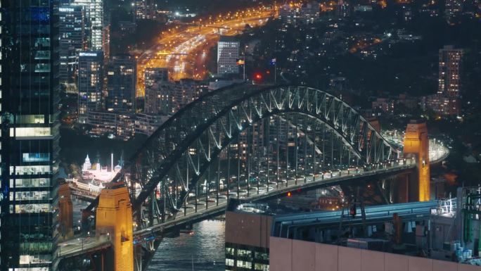 澳大利亚新南威尔士州，悉尼海港大桥和悉尼环形码头附近的滨水区夜间的实时镜头