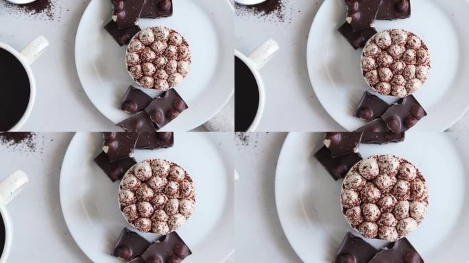 巧克力美食。含糖美食的烹饪艺术。白色的桌子上，新鲜准备的美味巧克力蛋糕和一杯热咖啡