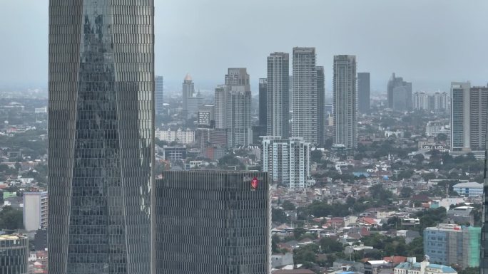 白天雅加达市中心现代办公大楼外部鸟瞰全景4k印尼