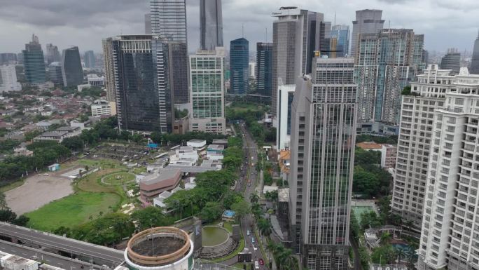 白天雅加达市中心住宅综合体交通街道道路航拍全景4k印尼