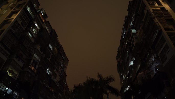 飞机 经过 楼顶 飞机 低飞 夜景