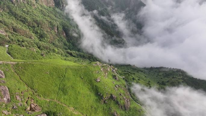 航拍江西萍乡武功山 夏季云海 草甸 植被