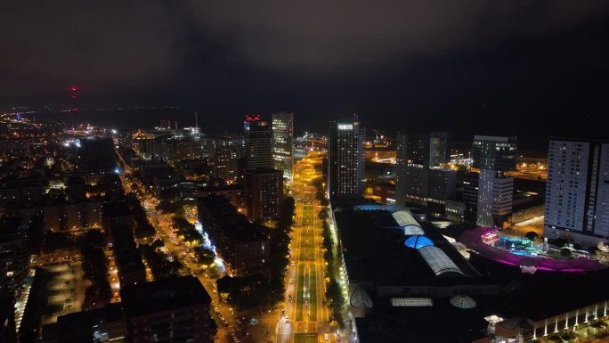 夜间照明飞行在巴塞罗那城市现代商场交通街道航拍全景4k西班牙