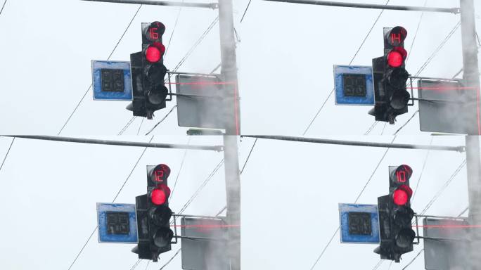 在乌克兰冬天的白天，道路上的交通灯和降雪，从汽车上看，冬天和道路