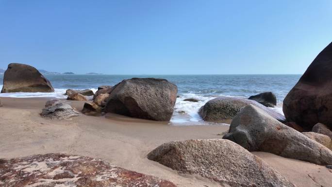 沙滩礁石海浪