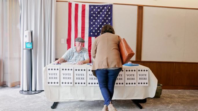 美国人在选举中登记投票