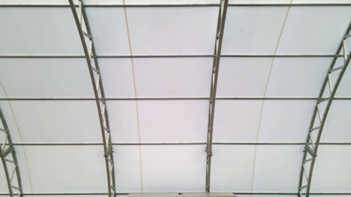 厅内拱形金属钢结构吊顶架空