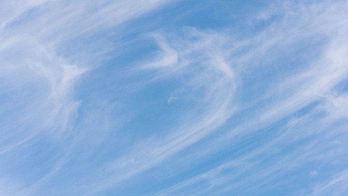 天空蓝天白云天空卷云追月延时素材