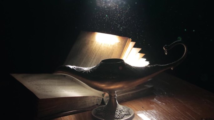 阿拉丁的灯和一本书
