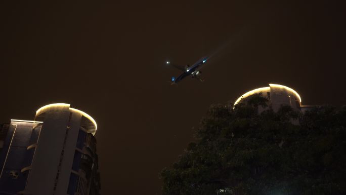 飞机 经过 楼顶 飞机 低飞 夜景1