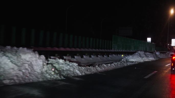 冰雪天气高速公路养护清理积雪撒盐夜间开车
