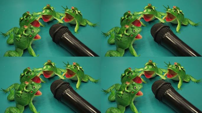 玩具青蛙对着麦克风唱歌，背景是绿色的