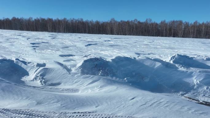 山林雪地白毛风