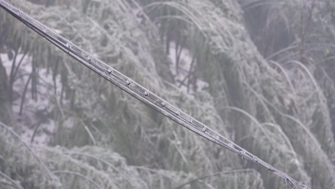 山区冬天寒潮冷空气电力电线结冰冻雨灾害