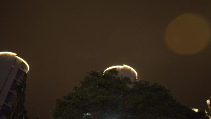 飞机 经过 楼顶 飞机 低飞 夜景