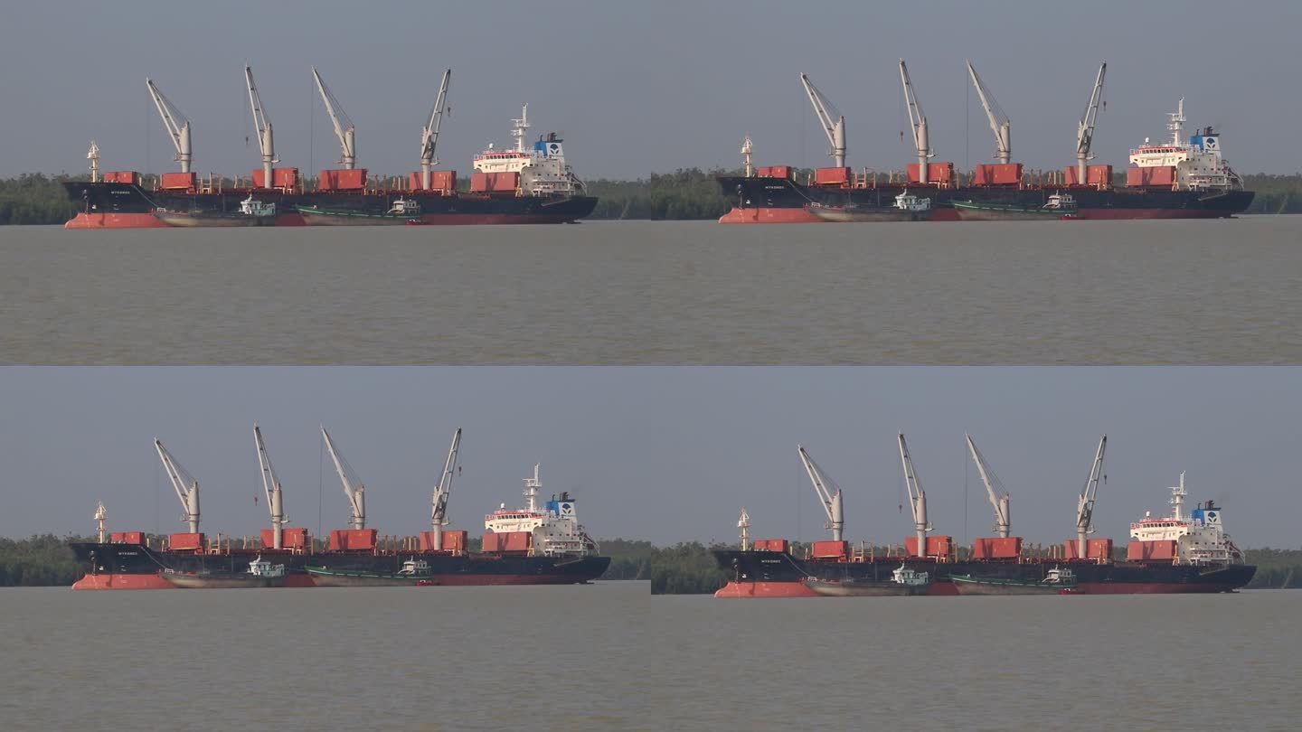 库尔纳地区蒙拉河港口的鲁萨河上的一些运输船和货船。