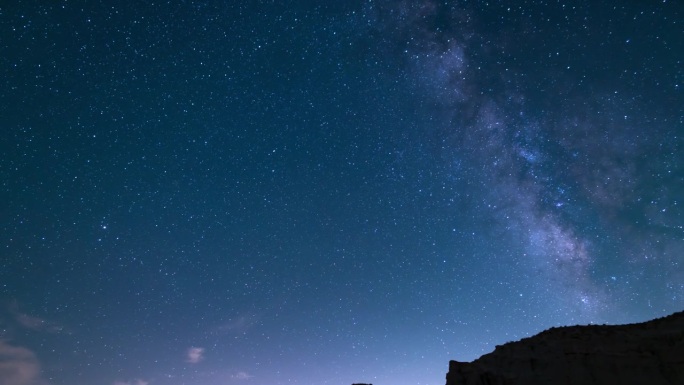 英仙座流星雨和银河系24毫米东南天空峡谷紫色延时