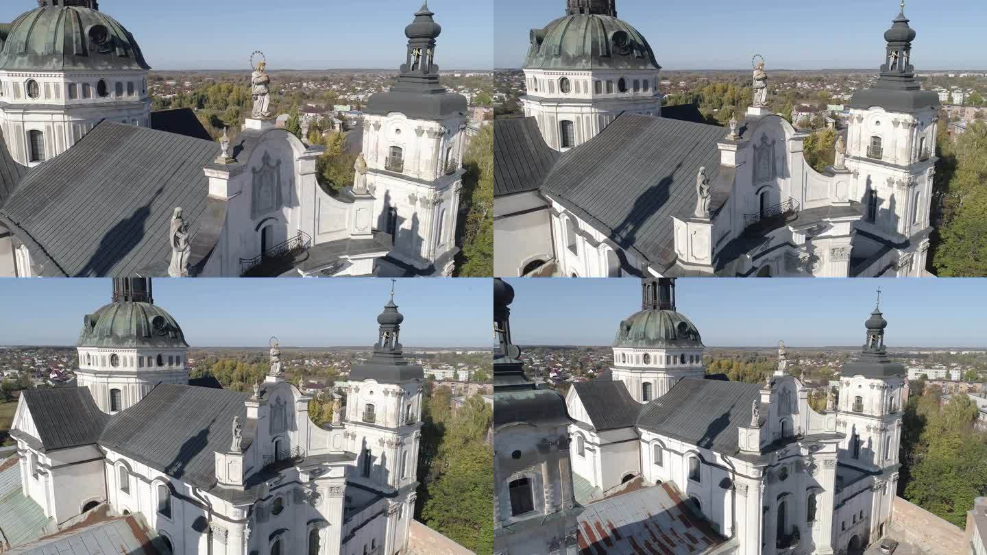 空中无人机拍摄了乌克兰北部日托米尔州历史名城别尔季切夫的裸加尔默罗修道院。乌克兰各地的旅游目的地