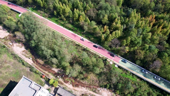 甘肃 航拍  麦积山 高速公路 车队