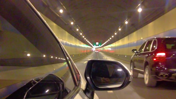 汽车在隧道里行驶视频素材延时摄影
