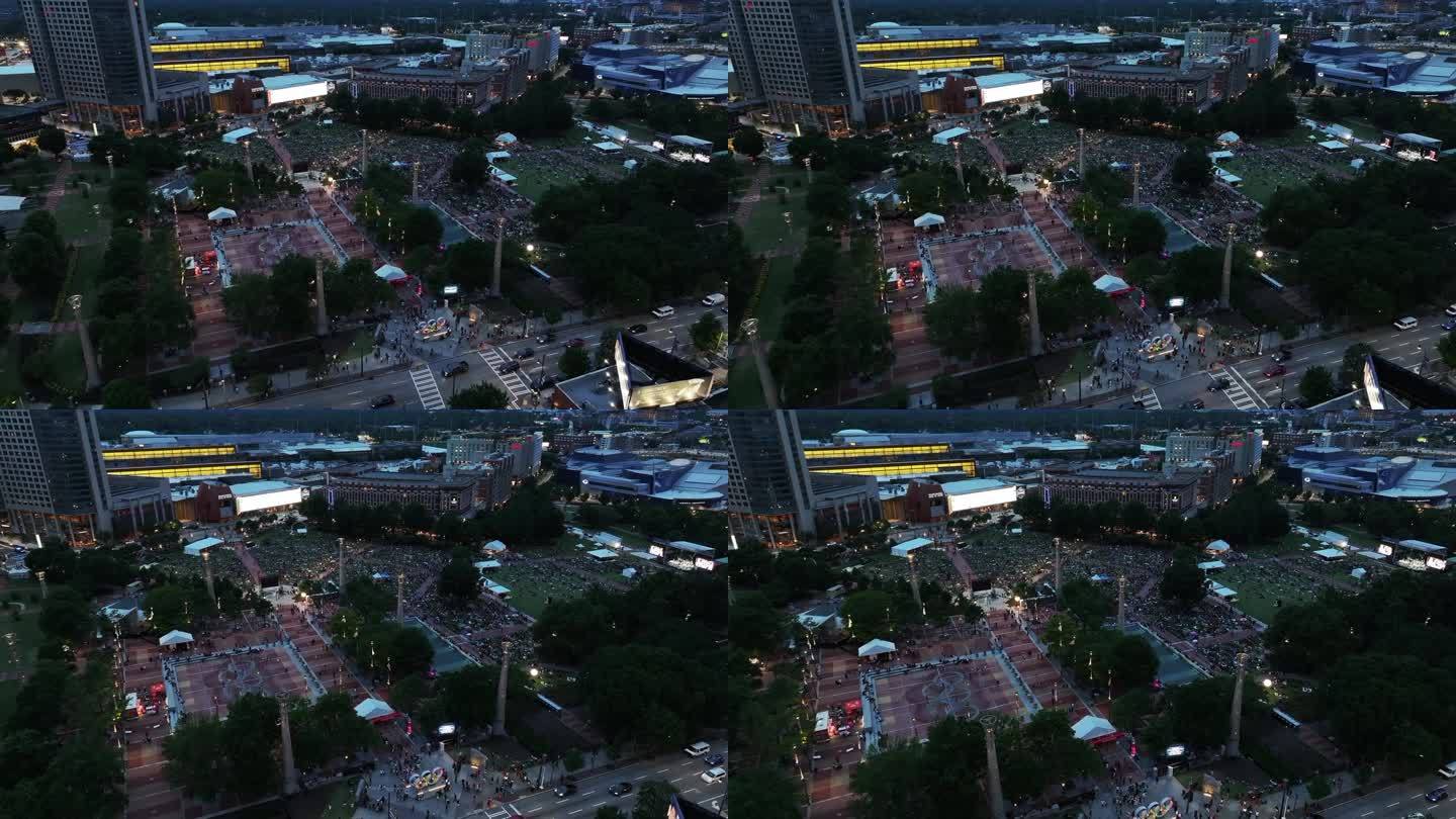 鸟瞰在奥林匹克公园参加晚间活动的人们。黄昏时公园的高角度照片。亚特兰大，佐治亚州，美国