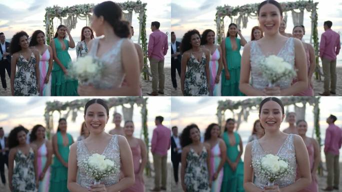 沙滩婚礼上新娘扔花束的照片