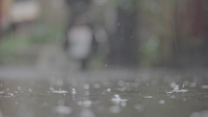 屋檐雨滴滴落灰片