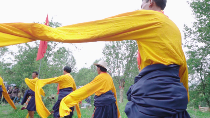 藏族篝火锅庄舞蹈
