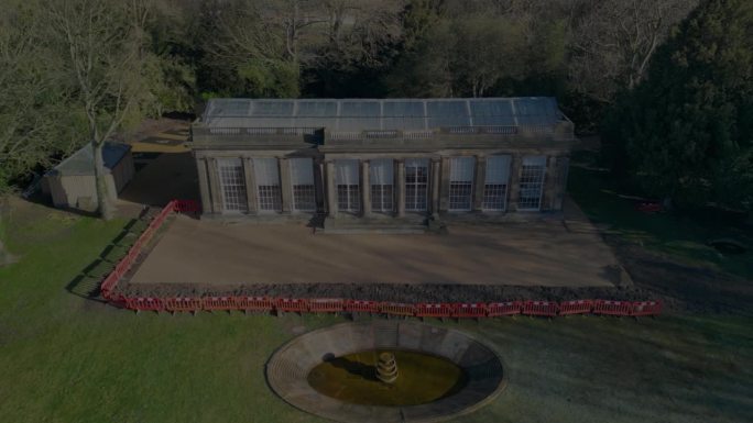 茶花之家二级保护建筑，位于英格兰南约克郡罗瑟勒姆温特沃斯伍德豪斯花园。