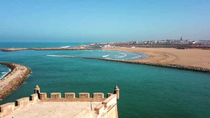 从乌达亚斯瞭望台到赛尔麦地那和摩洛哥拉巴特当地沙滩的壮丽全景。