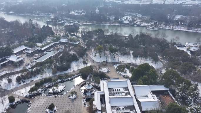 航拍瘦西湖风景区大明寺观音山园林雪景