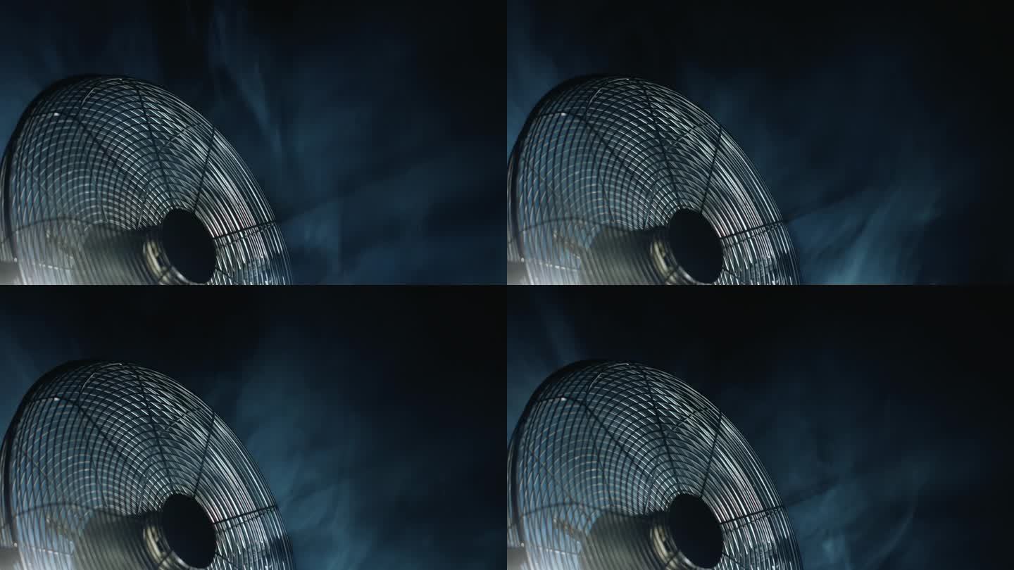 风扇叶片在光线和雾中旋转。特写镜头
