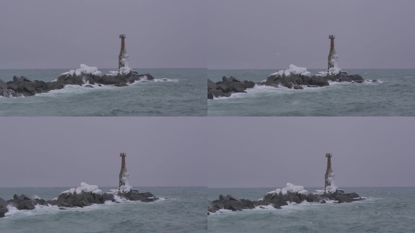 海浪冲击着冲刷过的灯塔。海上风暴，狂风，巨浪袭击灯塔。
