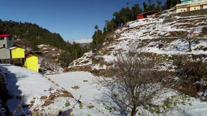 穆索里的降雪:冬天在印度北阿坎德邦女王山的第一张毯子