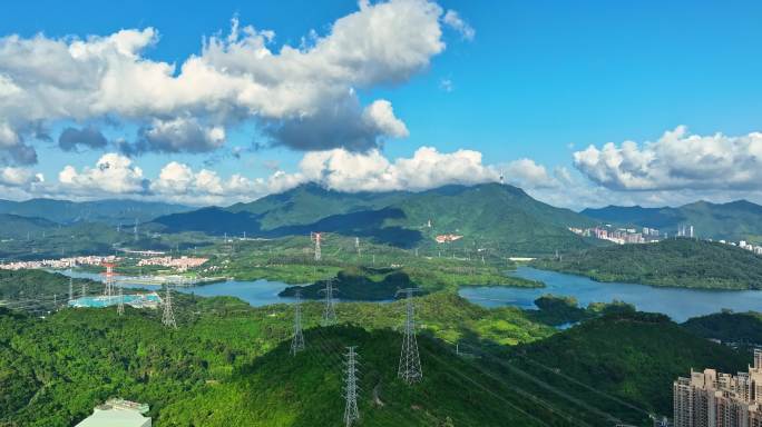 深圳梧桐山深圳水库蓝天白云航拍