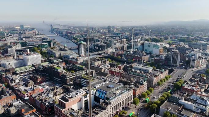 都柏林市中心的都柏林尖塔鸟瞰图，爱尔兰奥康奈尔街的都柏林尖塔鸟瞰图