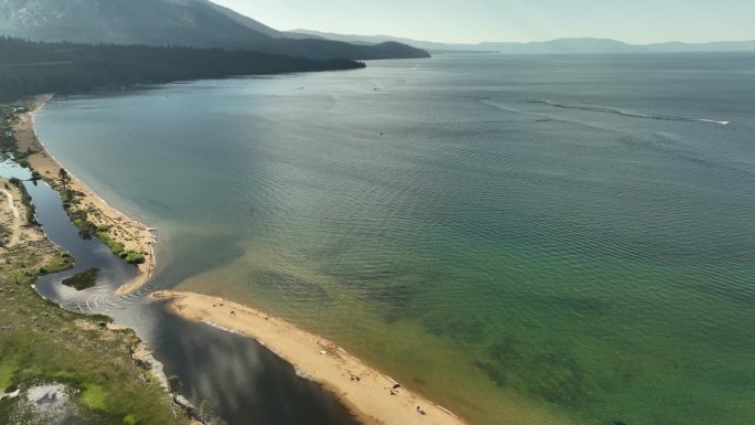 塔霍湖航拍鲍德温海滩和泰勒河R加州美国