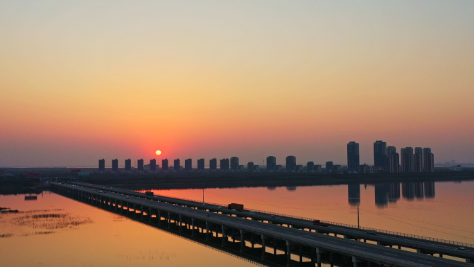 落日夕阳城市水面倒影